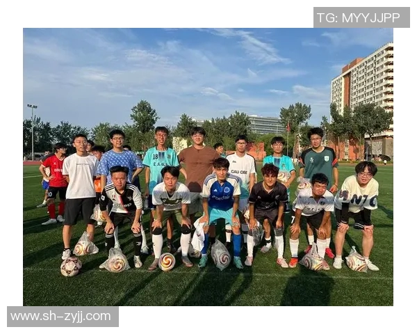 足球明星首发帅气出场瞬间回顾展现运动魅力与青春风采 足球明星首发帅气出场瞬间回顾展现运动魅力与青春风采